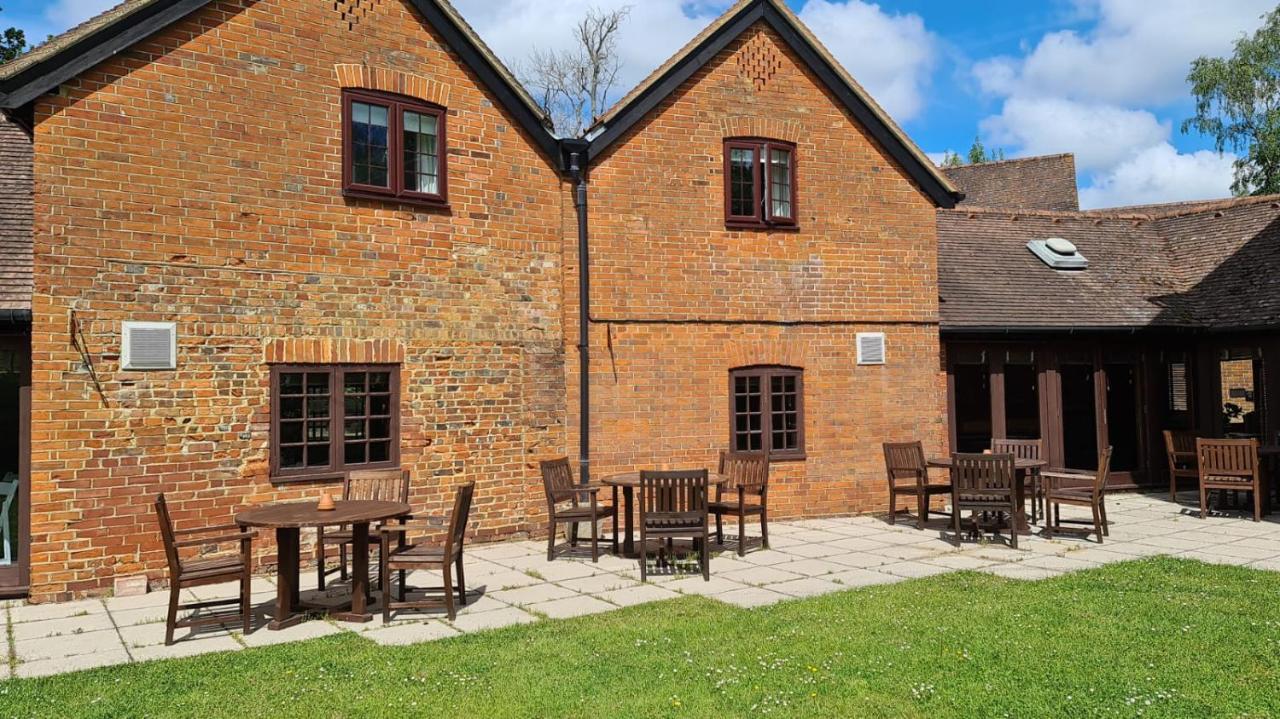 The Grange On Warbrook Estate Hotell Hook  Eksteriør bilde