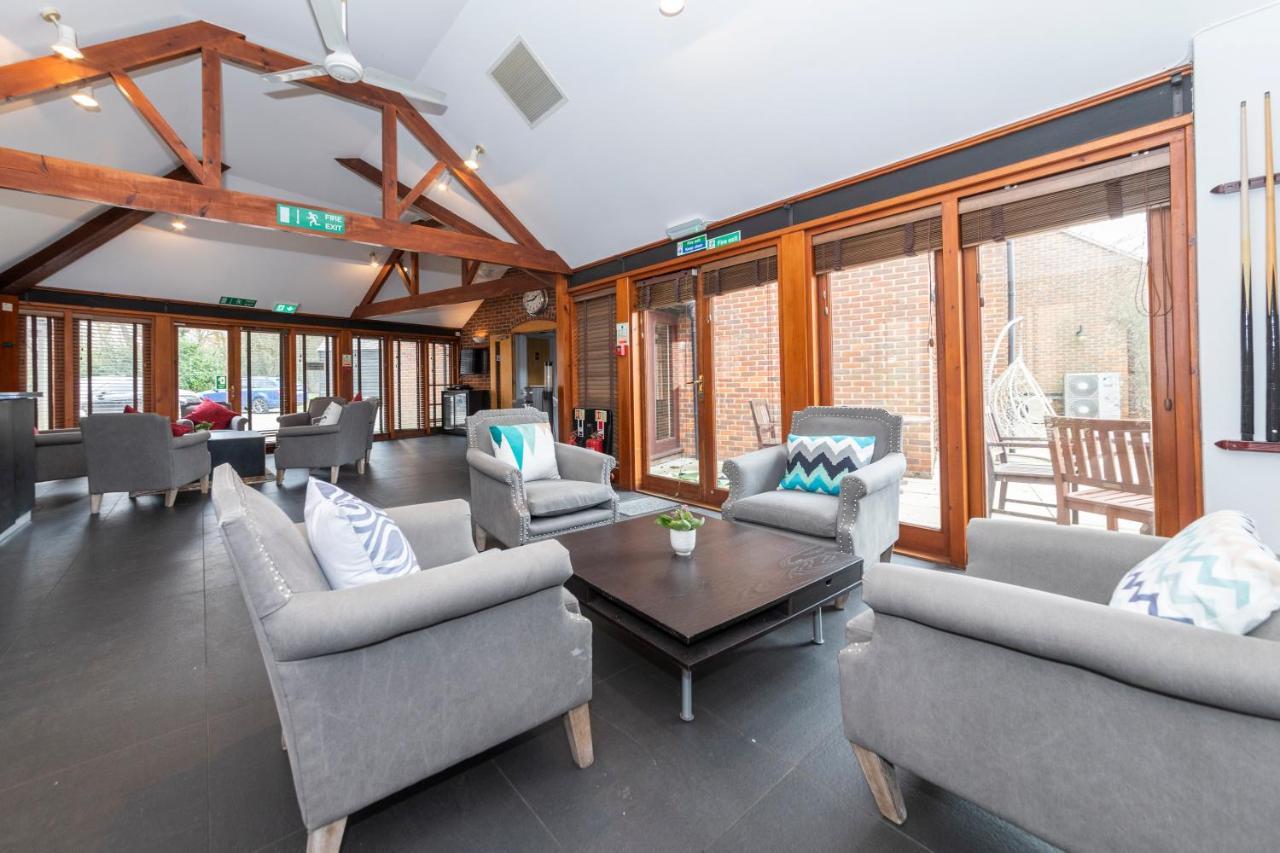 The Grange On Warbrook Estate Hotell Hook  Eksteriør bilde